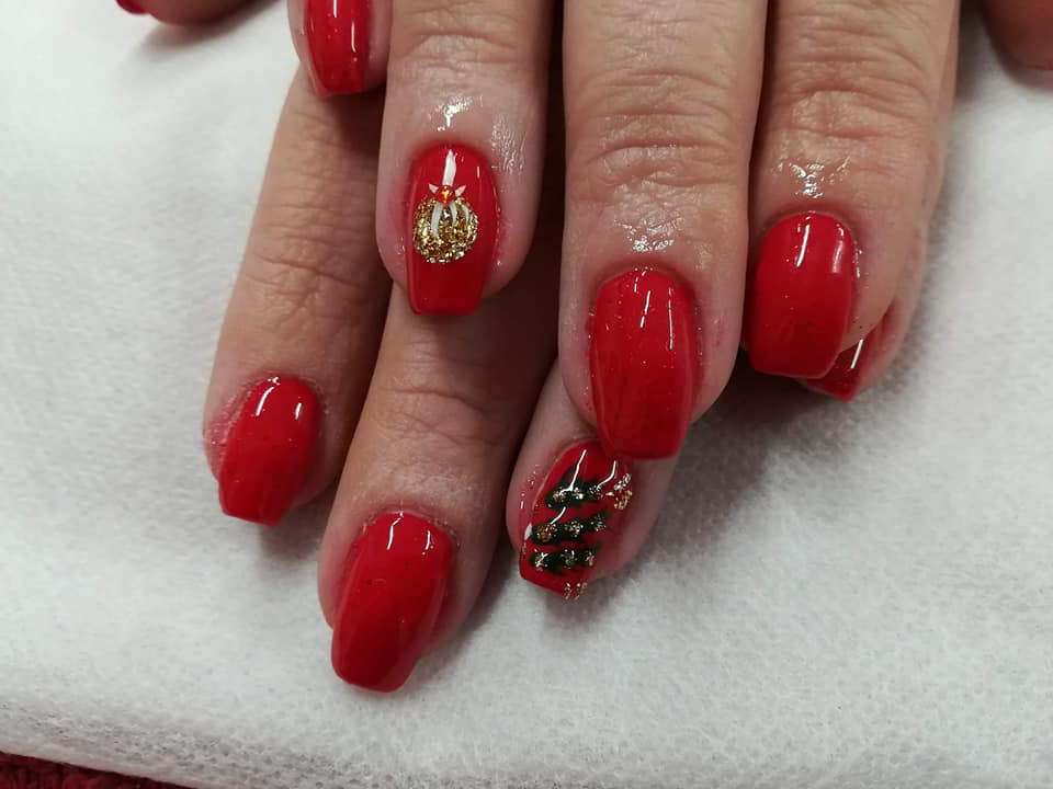 red nails